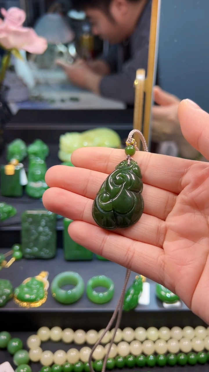 和田玉（碧玉）未镶嵌颈饰1