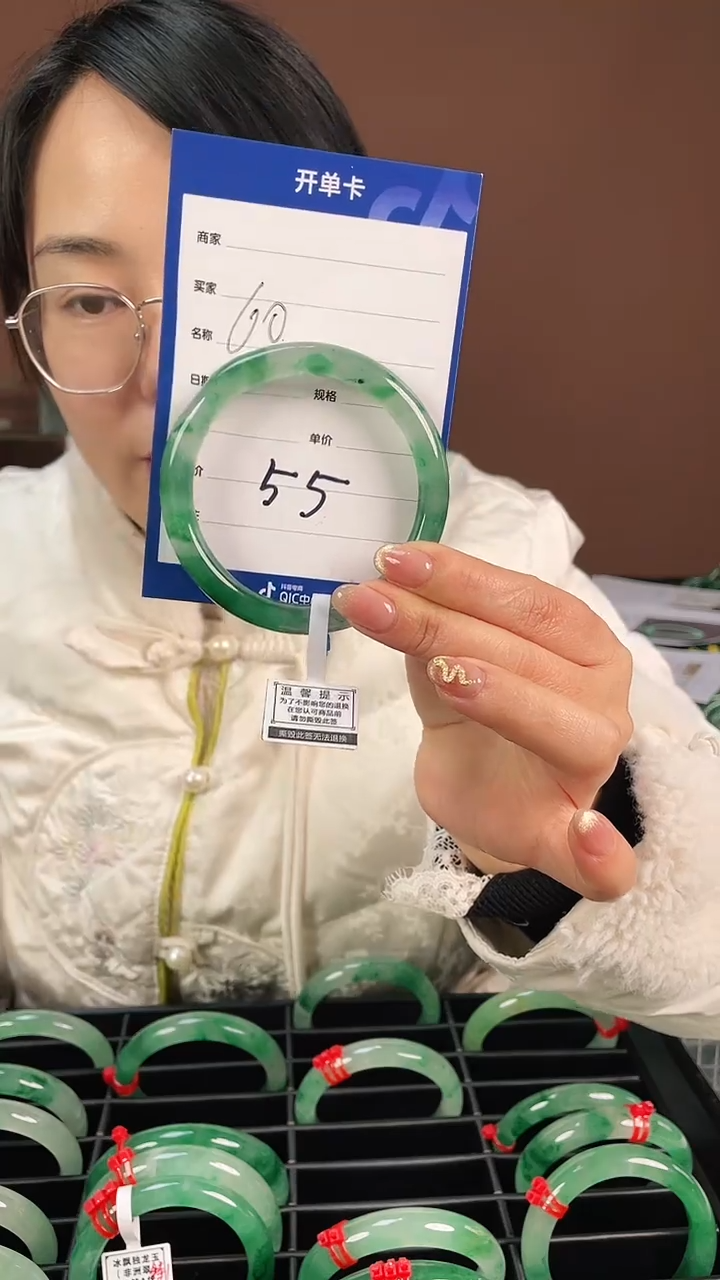【闪购商品】石英质玉手镯未镶嵌55