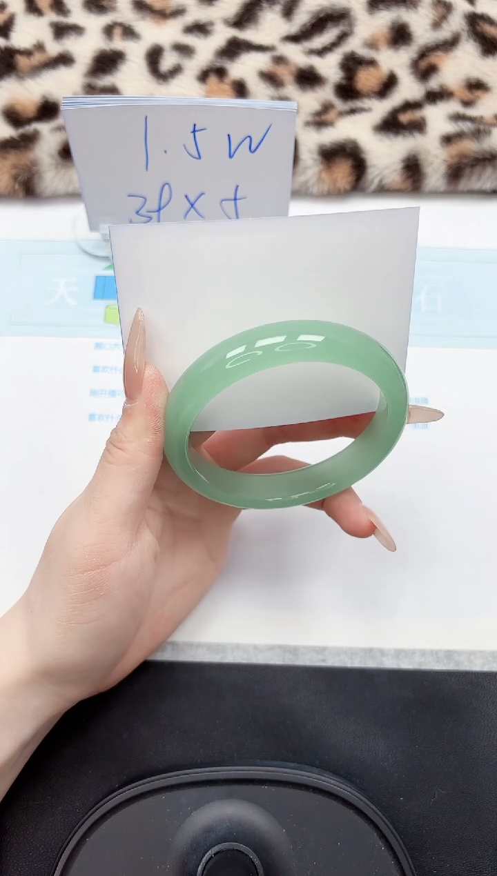 【闪购商品】石英质玉手镯未镶嵌123-61