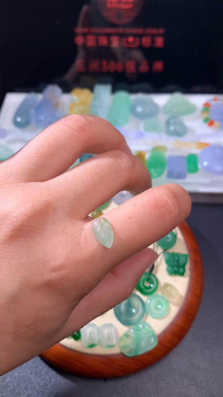 未镶嵌定制翡翠    