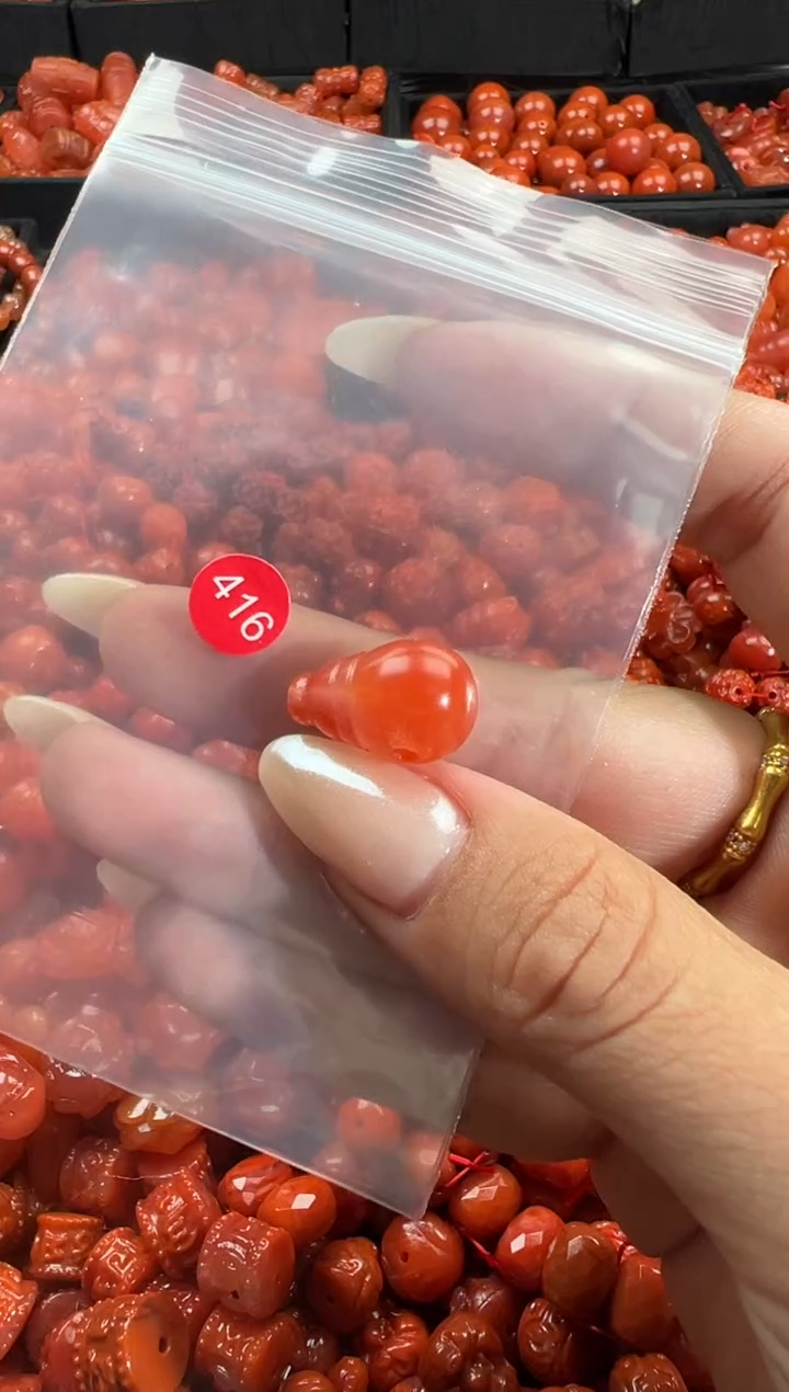 颈饰未镶嵌南红玛瑙1