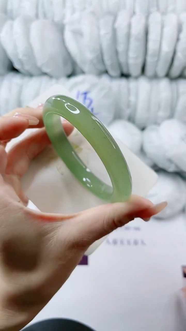 【闪购商品】石英质玉手镯未镶嵌多样性发货A85