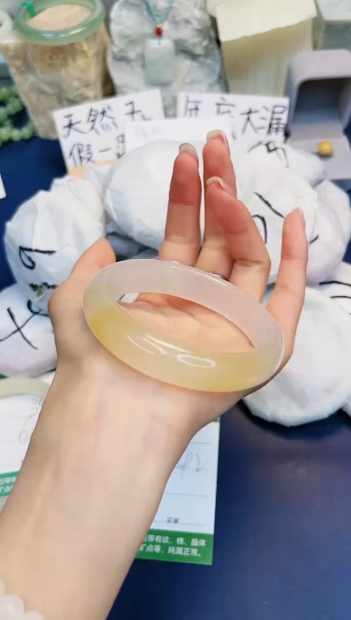 【闪购商品】石英质玉手镯未镶嵌274