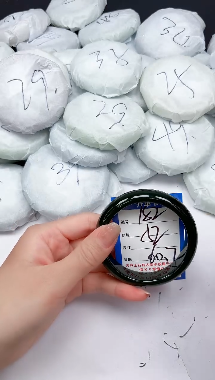 未镶嵌手镯石英质玉182/60.7