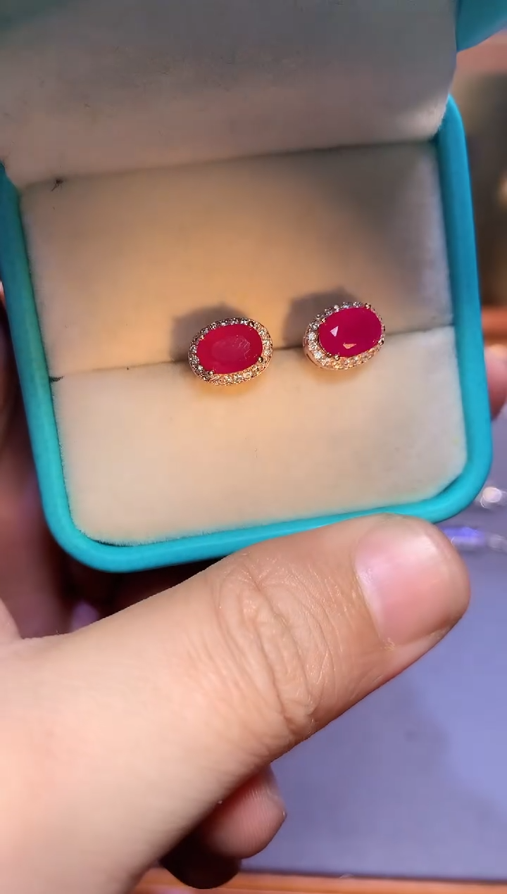 【闪购商品】红宝石耳饰银S925镶嵌........