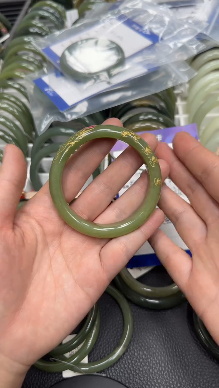 【闪购商品】和田玉手镯未镶嵌天然和田玉有天然结构