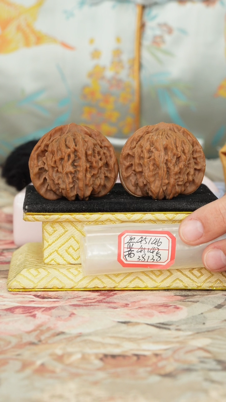 【闪购商品】文玩核桃把件一代楼