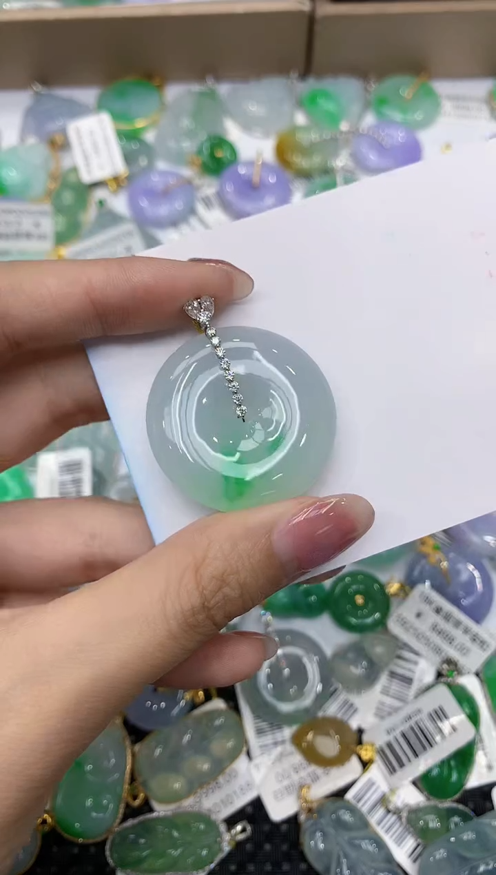 翡翠18K金镶嵌颈饰111111111