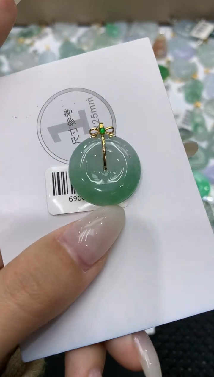 颈饰18K金镶嵌翡翠111111111111