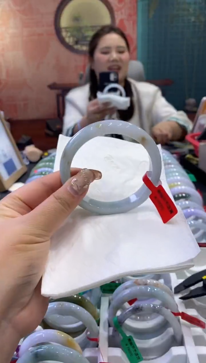 【闪购商品】翡翠手镯未镶嵌多人005463