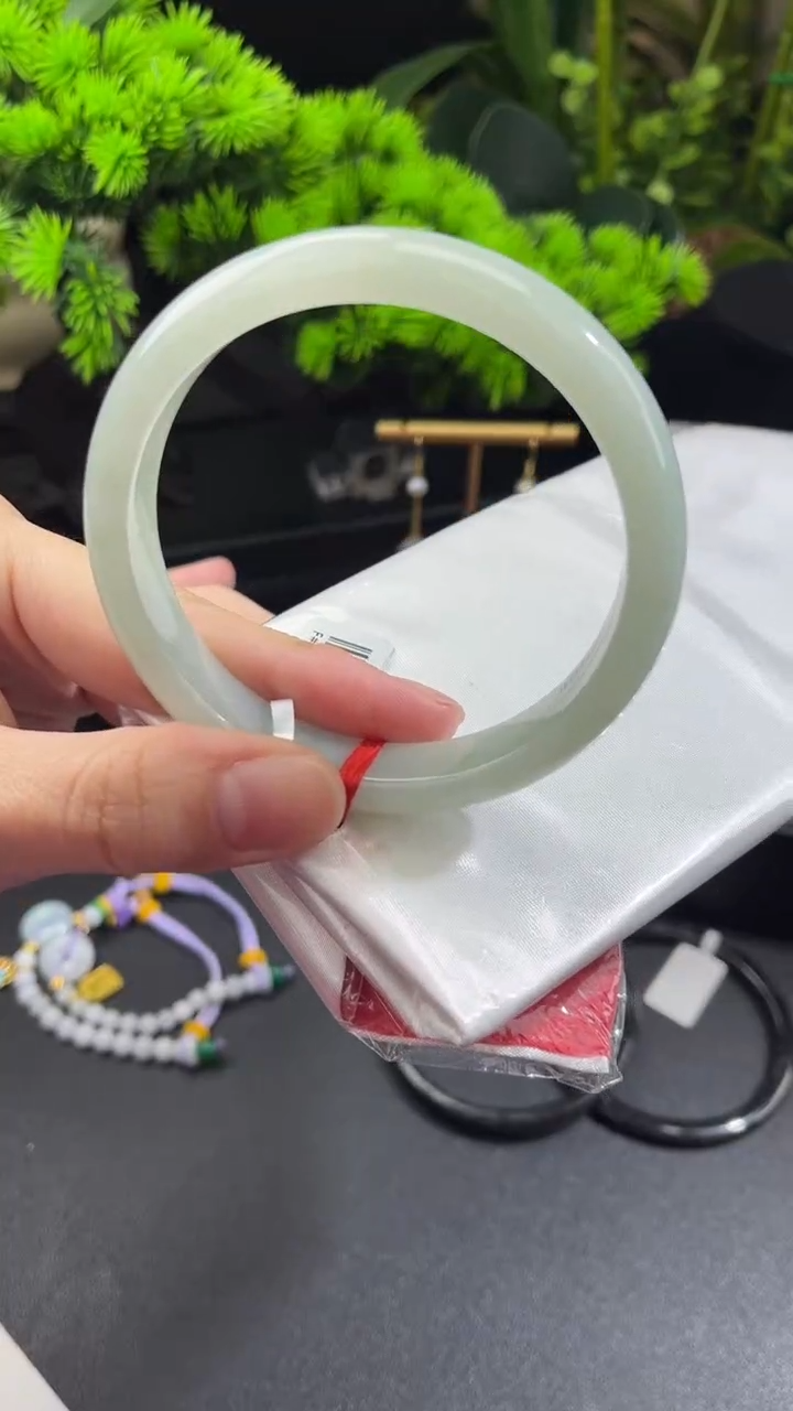 【闪购商品】翡翠手镯未镶嵌正圈
