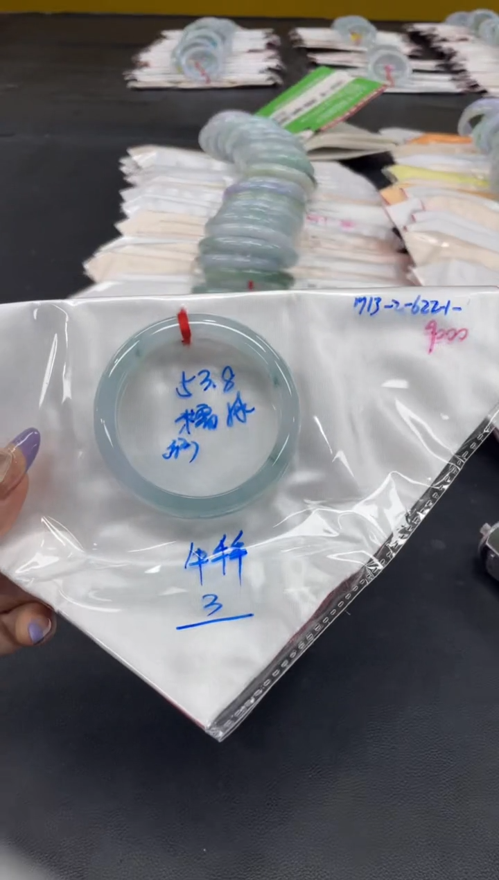 未镶嵌手镯翡翠翡翠手镯