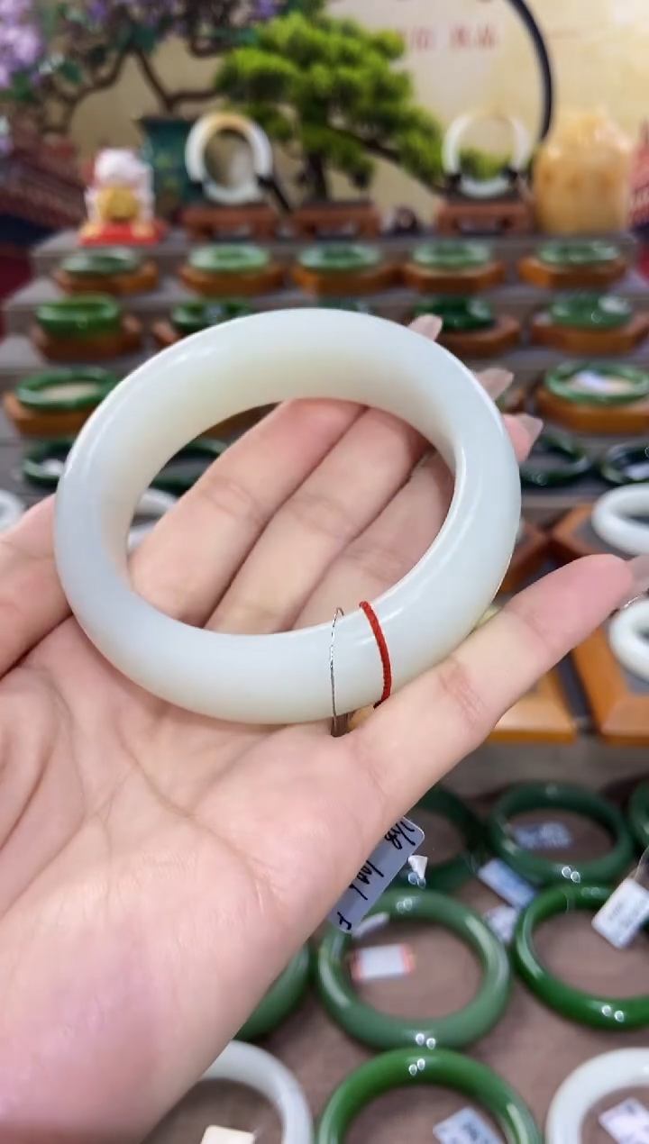 【闪购商品】和田玉手镯未镶嵌黑山白玉手镯