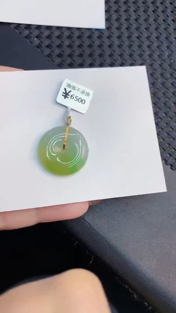 翡翠18K金镶嵌颈饰            8