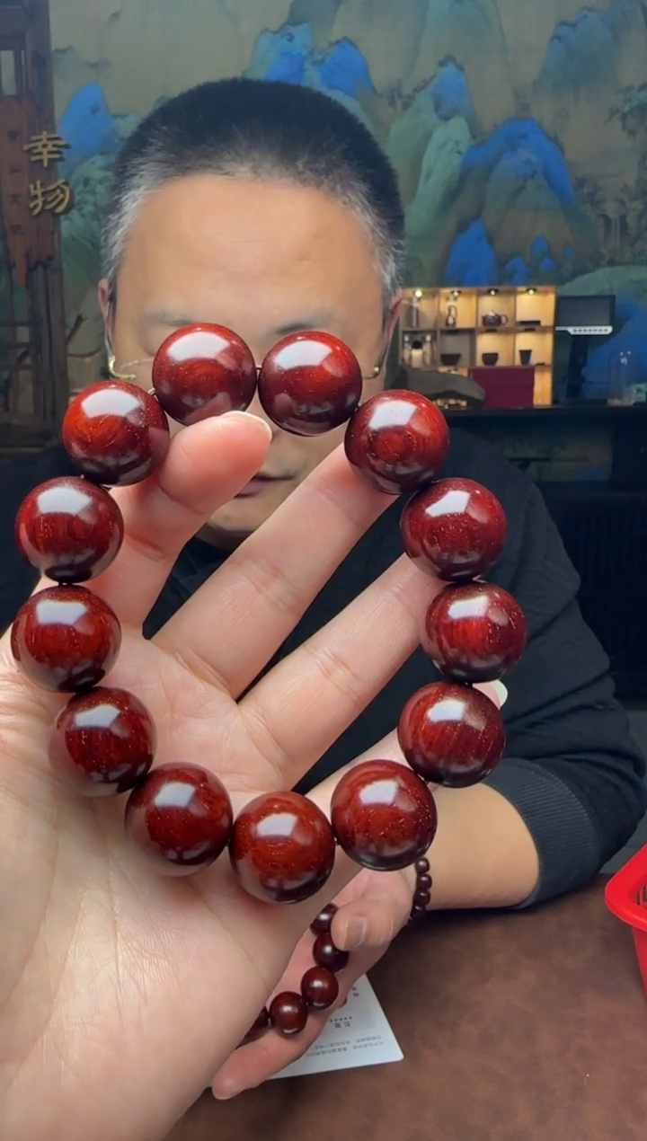 【闪购商品】小叶紫檀手串/手链1.8*13颗5星90度鱼鳞原汁原味