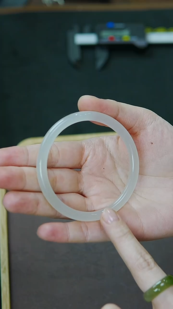 未镶嵌手镯和田玉56-57圈口高冰白白玉手镯