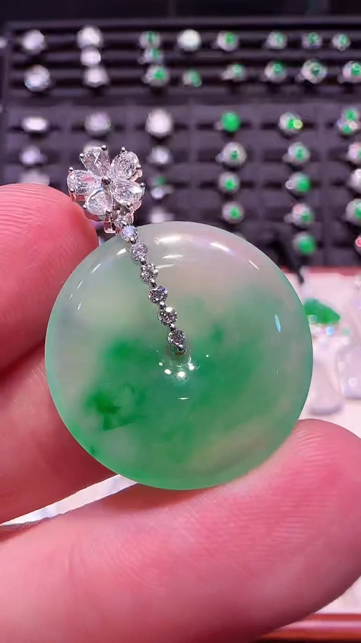 【闪购商品】翡翠颈饰18K金镶嵌平安扣