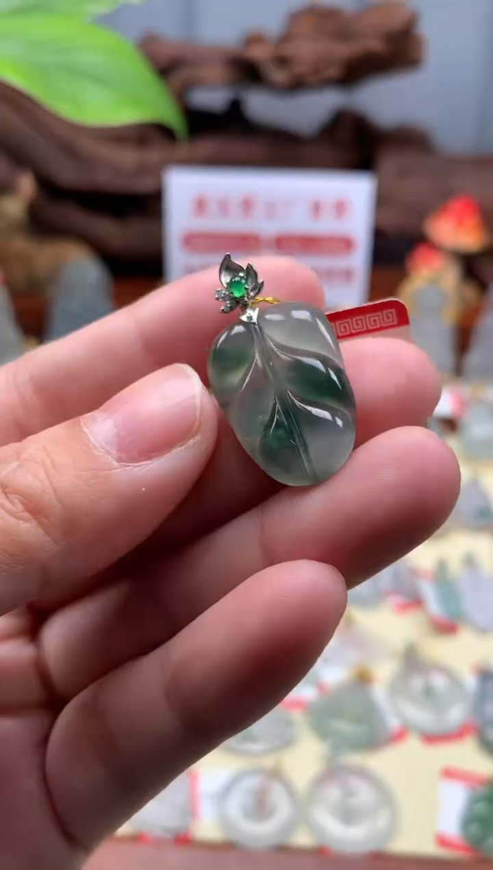 【闪购商品】翡翠颈饰18K金镶嵌叶子