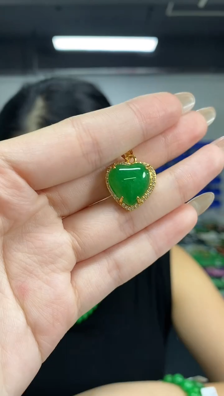 颈饰未镶嵌翡翠多样性发其一颜色微差