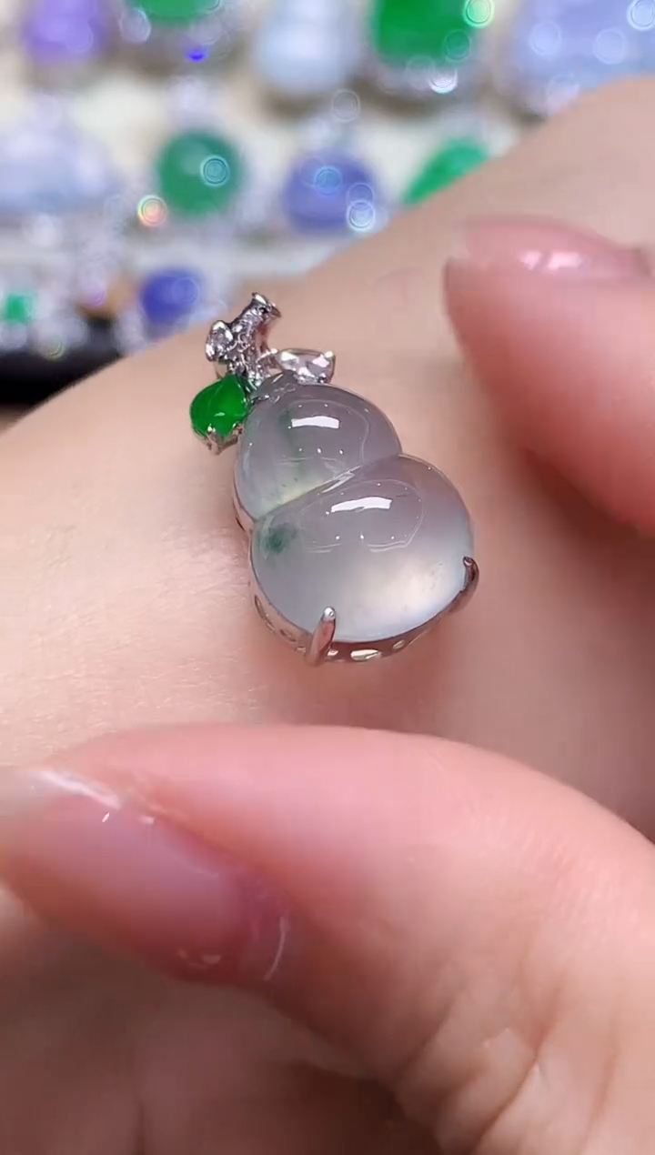 吊坠(不含链)18K金镶嵌翡翠多样性发其一