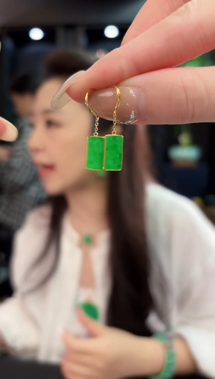 18K金镶嵌翡翠耳饰 缅料A货/支持复检/一件