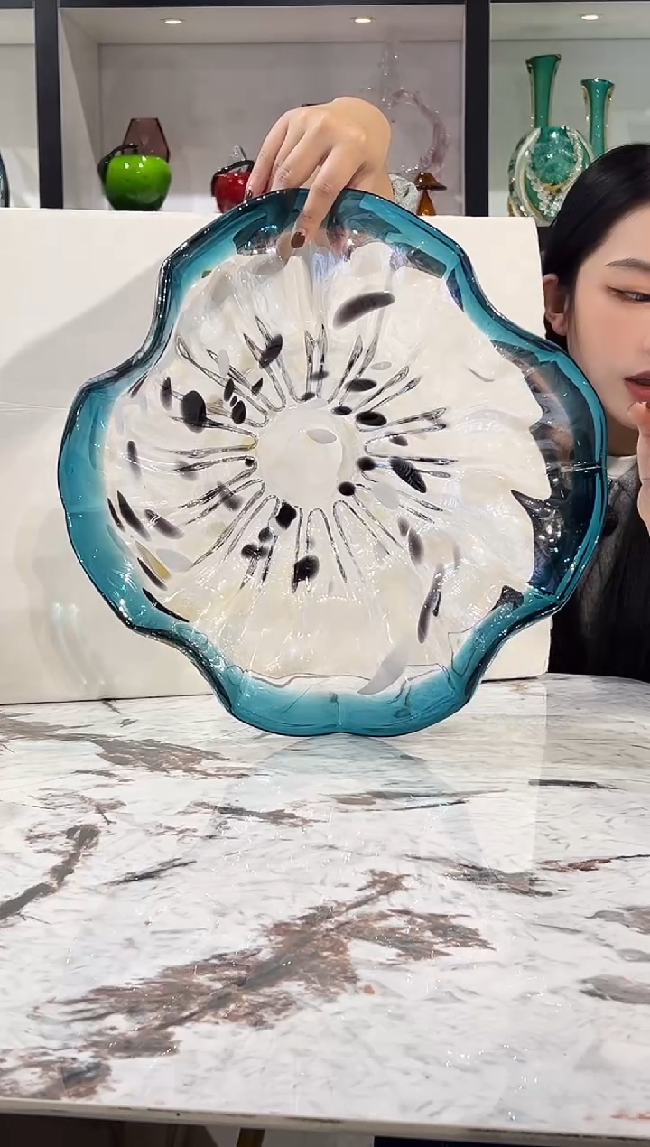 蓝色荷叶琉璃小果盘