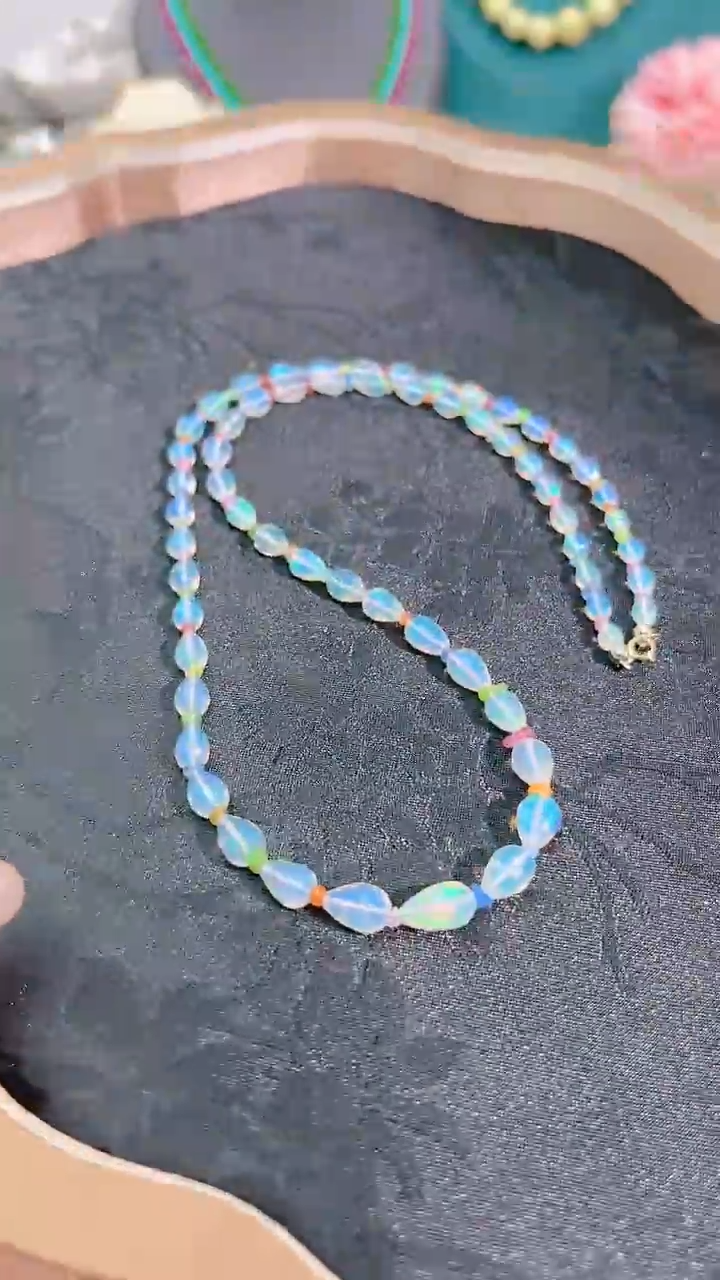 欧泊18K金镶嵌颈饰水滴1200