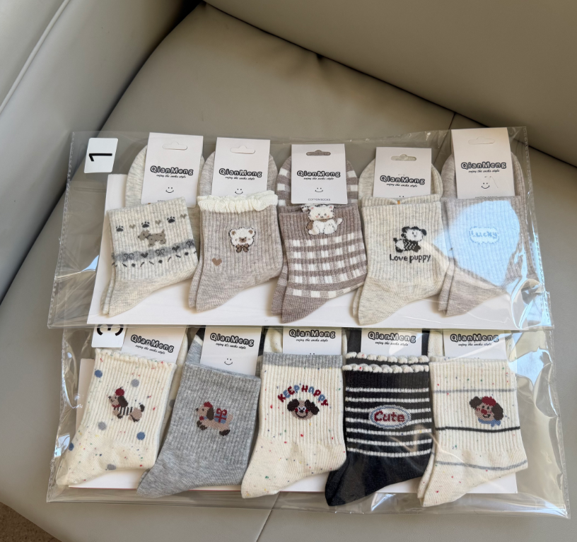 袜子女秋冬中筒袜ins潮可爱百搭女生冬季长袜学院风卡通棉袜