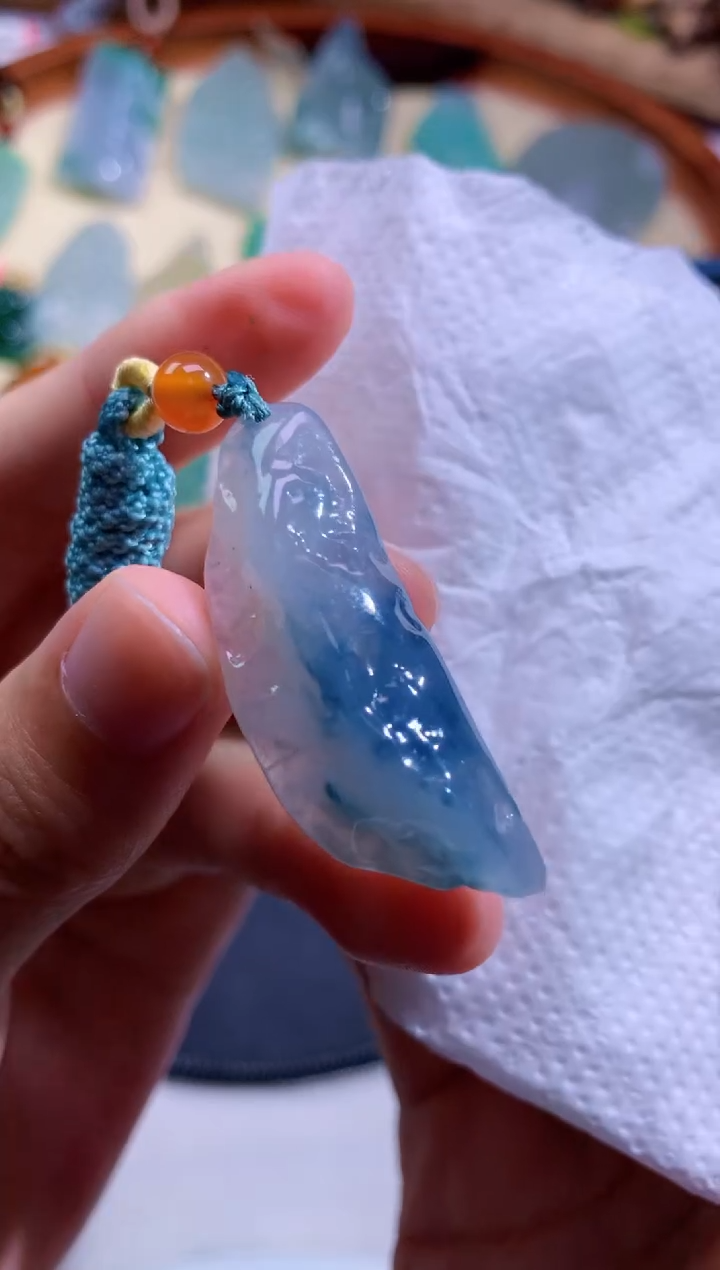 颈饰未镶嵌翡翠      