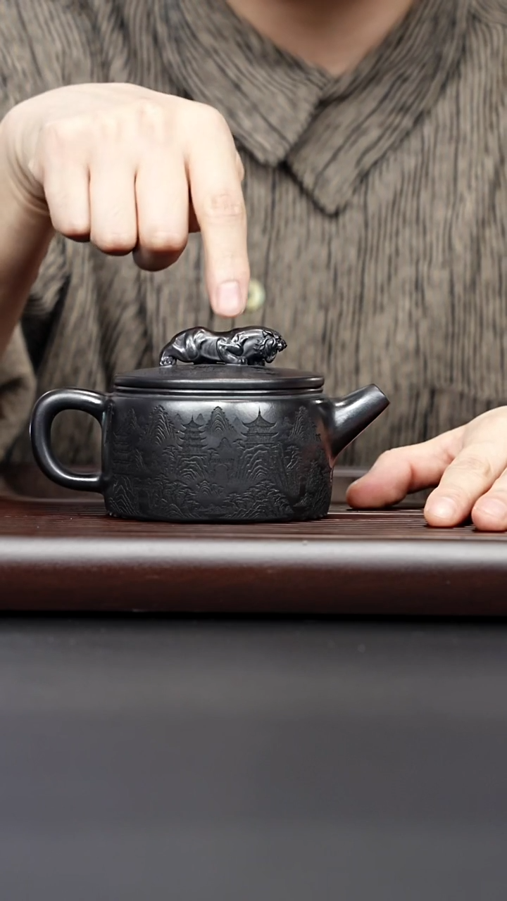茶壶紫砂宜兴紫砂 亭台卧虎藏龙壶 石黄 范传梅