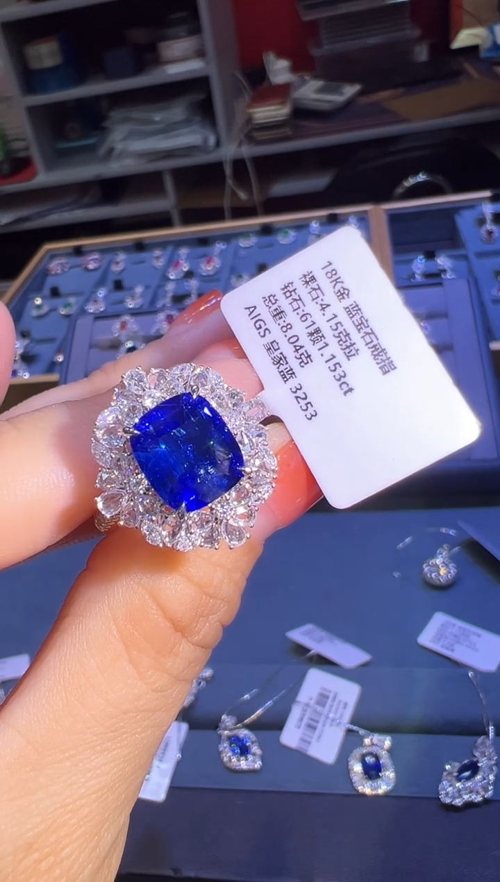 【闪购商品】蓝宝石戒指18K金镶嵌全款50000，余款20000