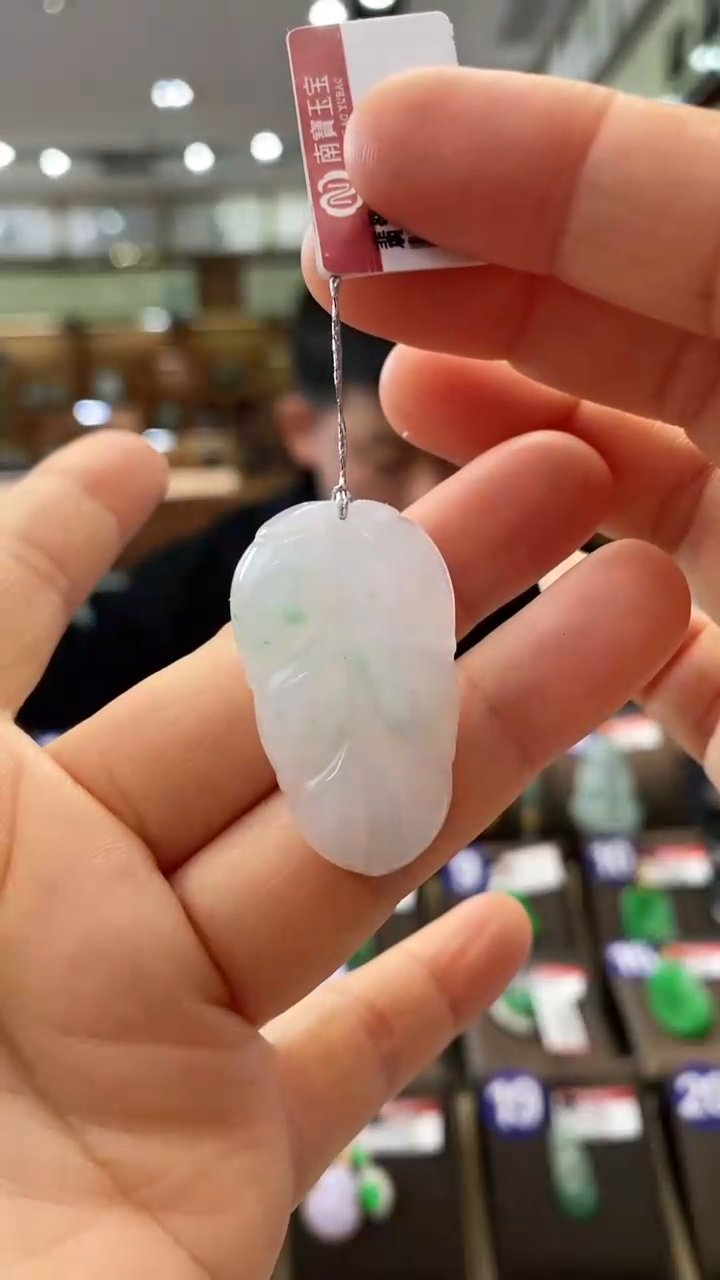 【闪购商品】翡翠颈饰未镶嵌叶子