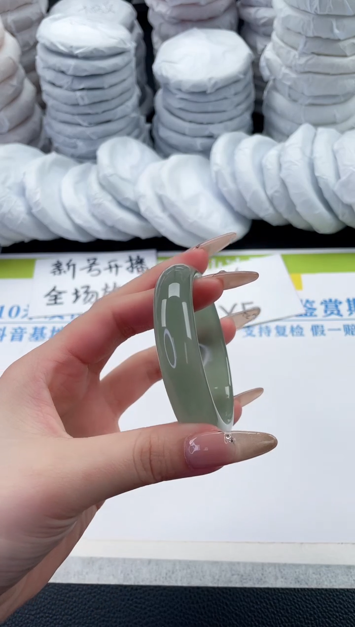 【闪购商品】石英质玉手镯未镶嵌A159