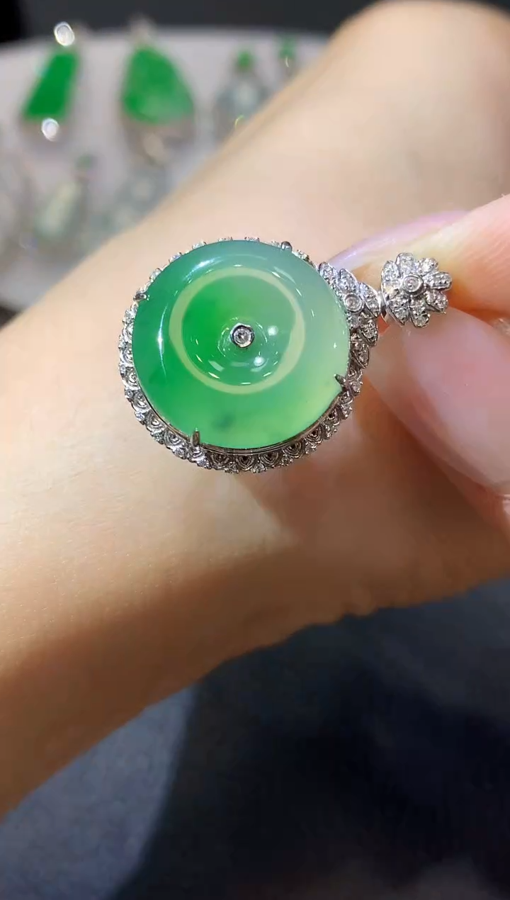 翡翠18K金镶嵌吊坠(不含链)A54