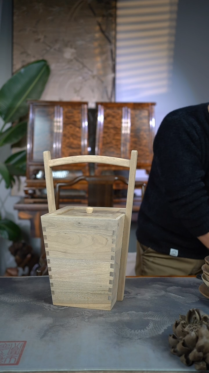 【闪购商品】金丝楠木雕老料精工榫卯碳斗提盒