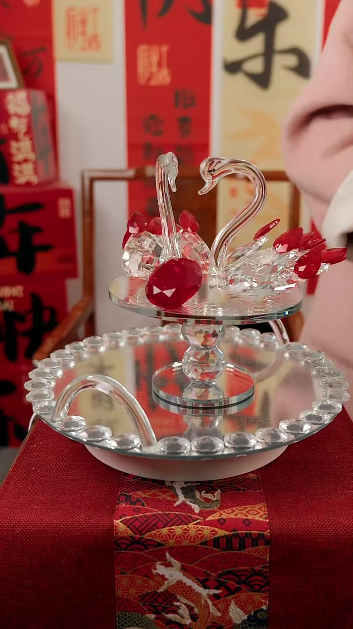 【闪购商品】水晶红色转台天鹅摆件