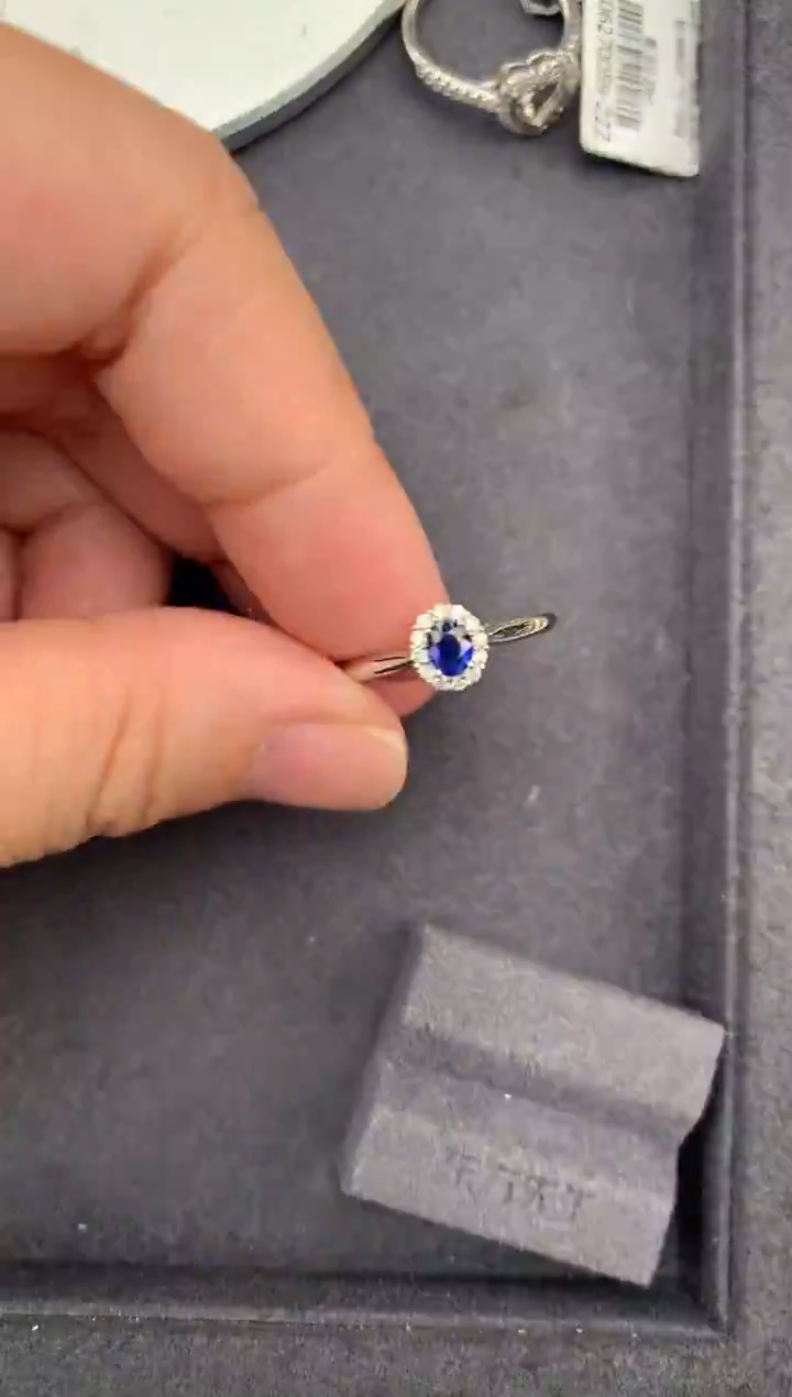 戒指蓝宝石18K金镶嵌0.3ct蓝宝石 定制 GE