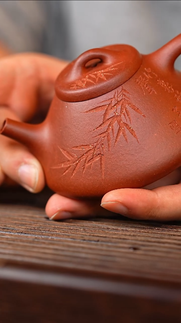 茶壶紫砂红皮龙刻竹子冶