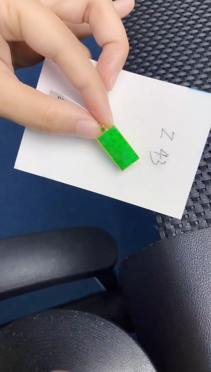 【闪购商品】翡翠颈饰18K金镶嵌000000000