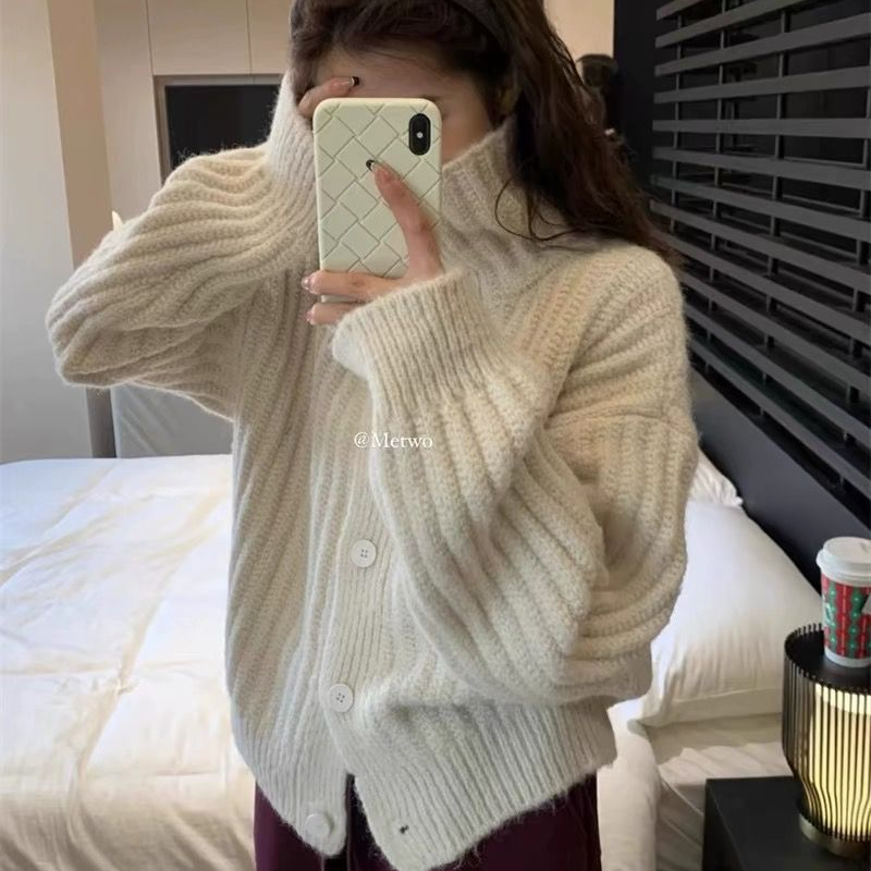 K1926 高领纽扣毛衣女冬季新款加厚针织开衫外套坑条