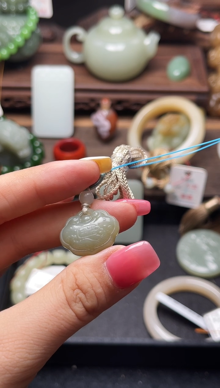 和田玉未镶嵌吊坠(不含链)且末青白 平安锁9006591