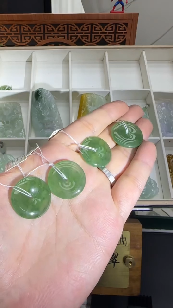 【闪购商品】翡翠挂件未镶嵌A货翡翠多样性冰平安扣一件
