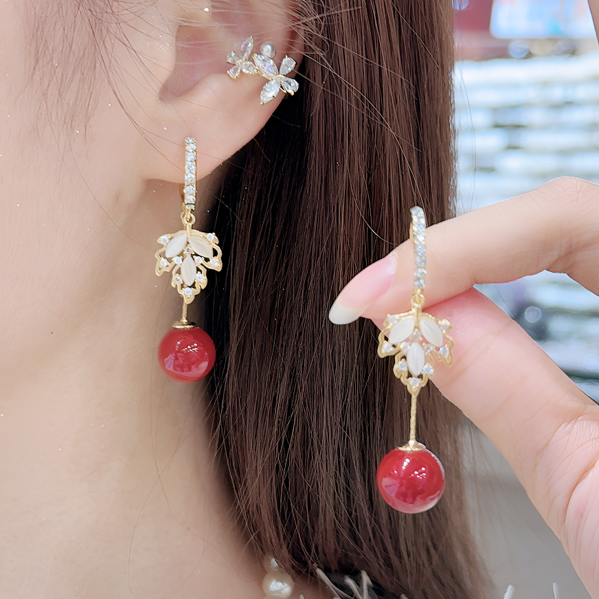 铜合金合成锆石耳饰 轻奢猫眼石枫叶红色珠珠耳扣优雅耳饰