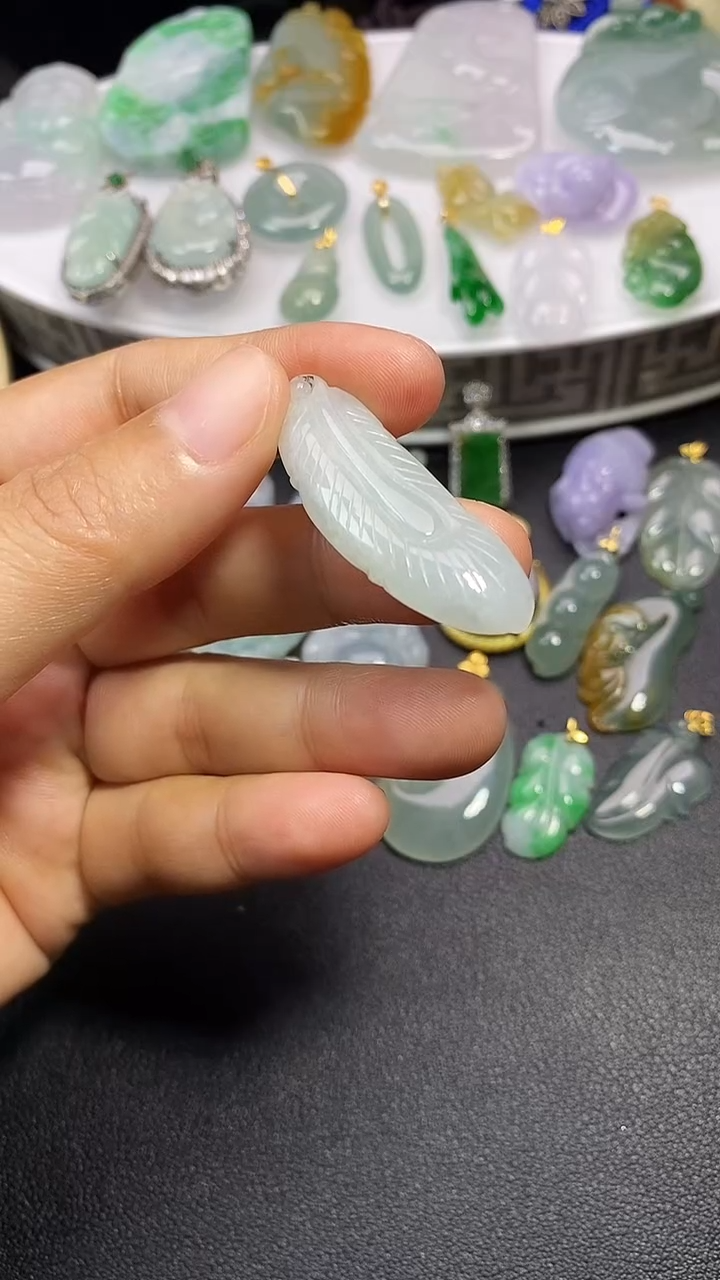 颈饰未镶嵌翡翠吊坠