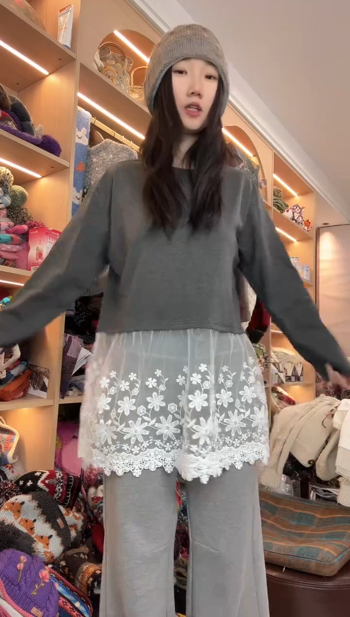 羊毛灰色蕾丝花边打底