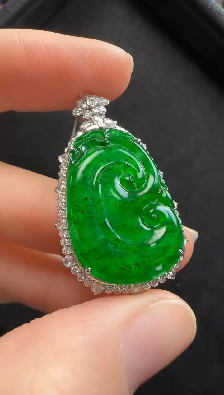 【闪购商品】翡翠颈饰18K金镶嵌650如意一个