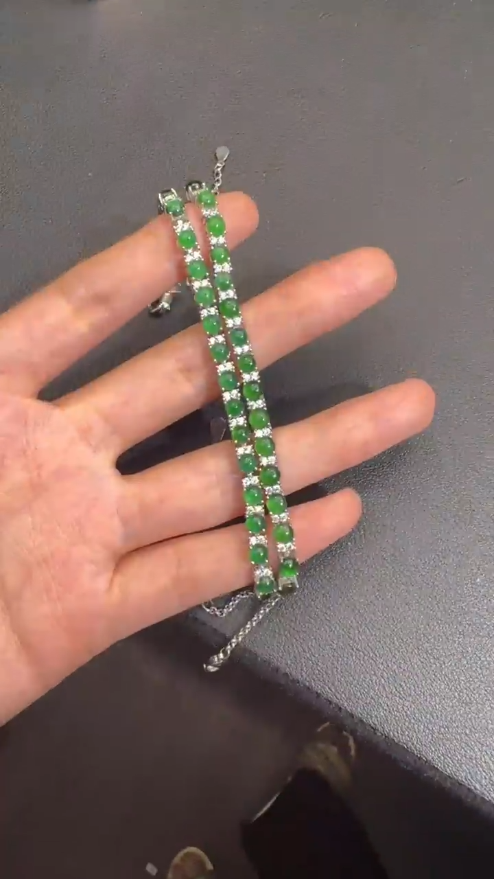 未镶嵌定制翡翠翡翠A货有轻微色差属于正常现象，手链多样性发货1