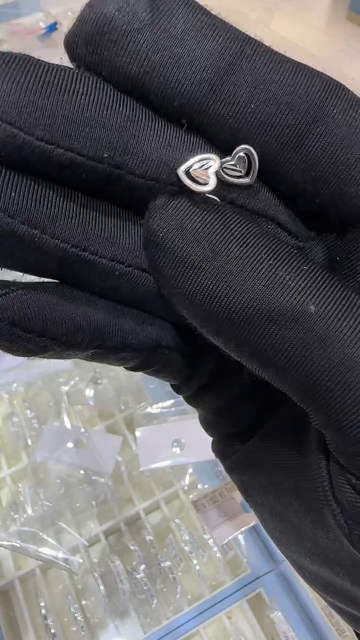 珐琅足银爱心耳钉