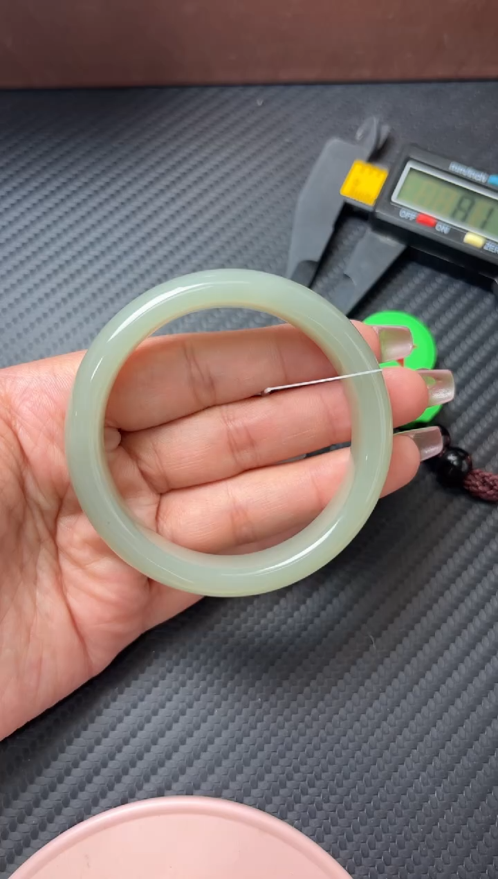 未镶嵌手镯和田玉且末微色差近矿54+j