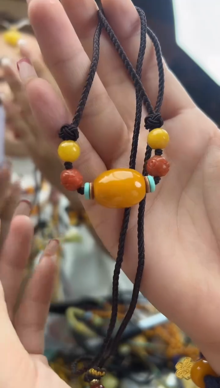 【闪购商品】琥珀裸石未镶嵌蜜蜡吊坠